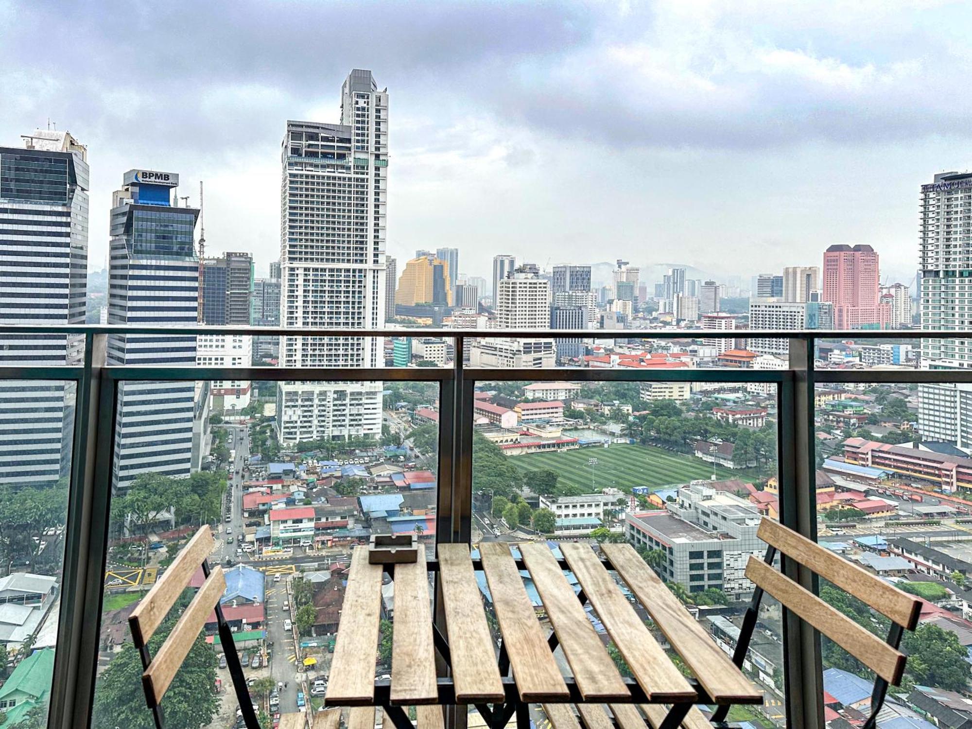Summer Suites Klcc By Apartx Kuala Lumpur Bagian luar foto